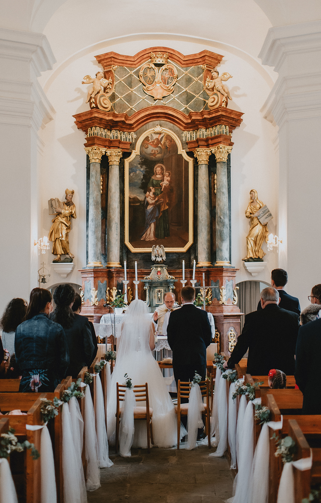 saxana-svadby-vyzdoba-kostola